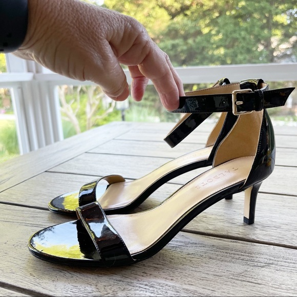 Talbots Trulli Black Ankle Strap Heeled Sandals Womens size 9 - Picture 4 of 8